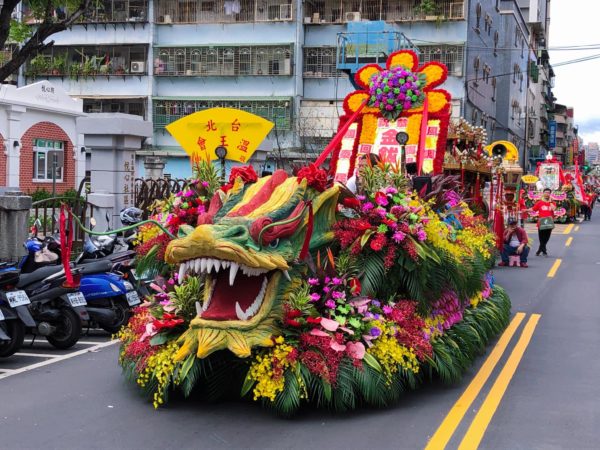 龍頭鮮花車