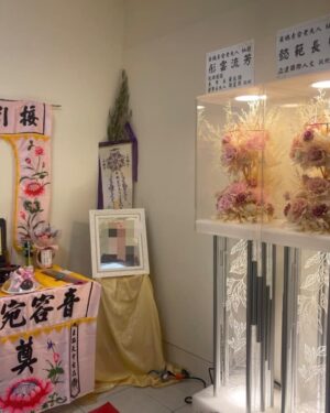 追思老夫人永生花燈柱