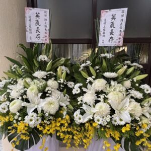 基隆殯儀館白色系告別式花藍