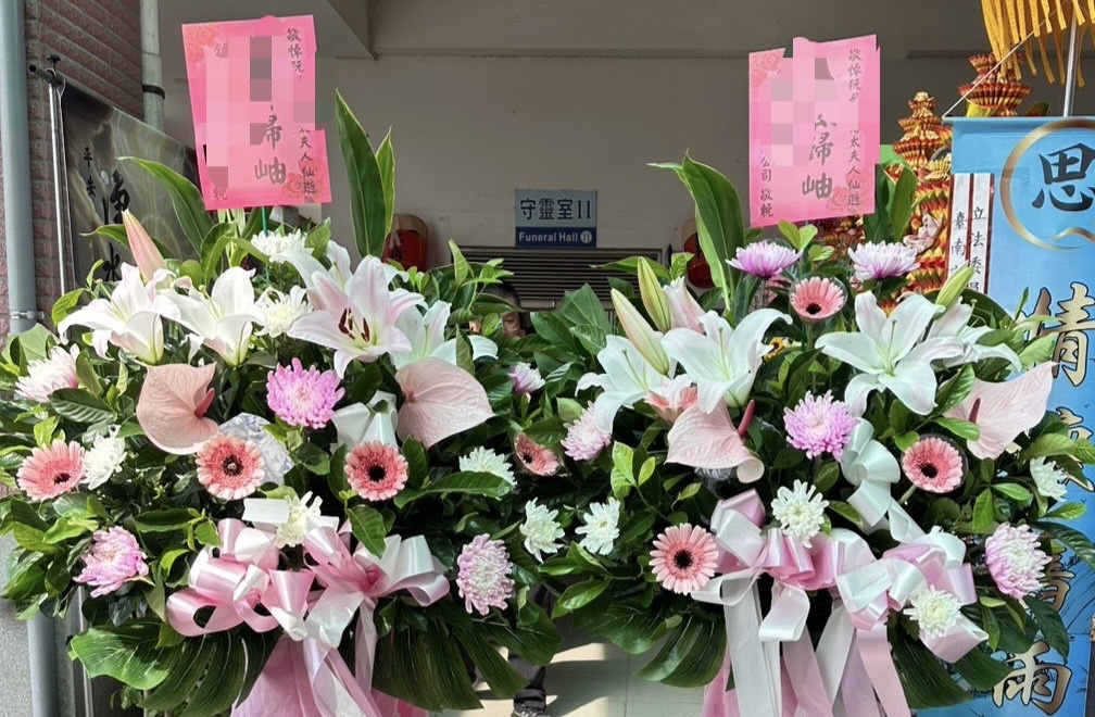 新營福園殯儀館告別式花籃一對